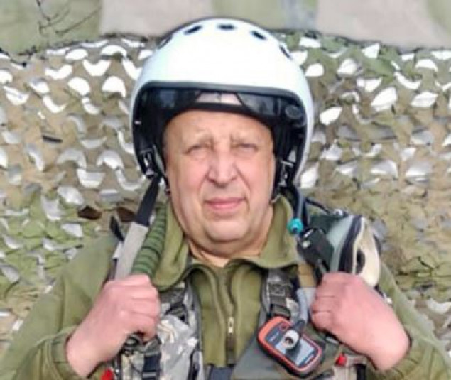 У Бучі сьогодні попрощались з полковником ЗСУ “Дідом”, який керував “привидами Києва” (відео)
