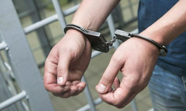 Столичні правоохоронці затримали підозрюваних у викраденні людини на Подолі