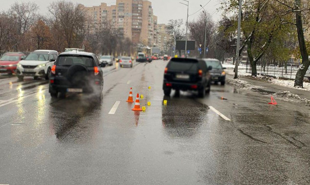 На Харківському шосе в Києві автівка на смерть збила пішохода