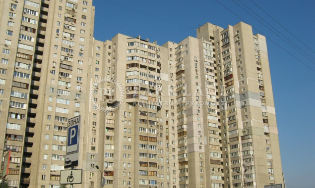 У трьох будинках на Харківському масиві Києва замінять вікна і двері (адреси)