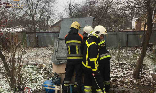 На Фастівщині рятувальники дістали з колодязя тіло чоловіка
