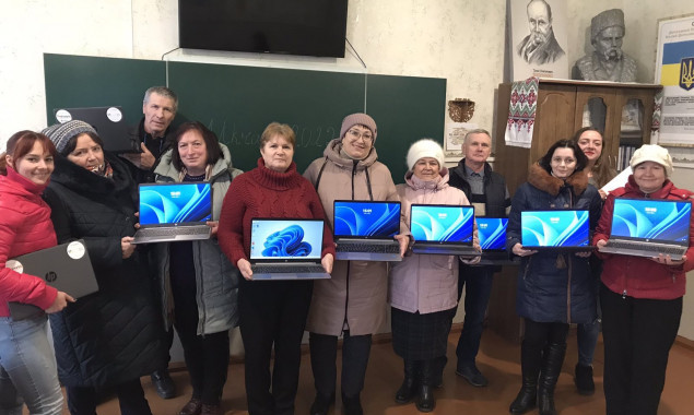 Вчителі Студениківської громади отримали ноутбуки