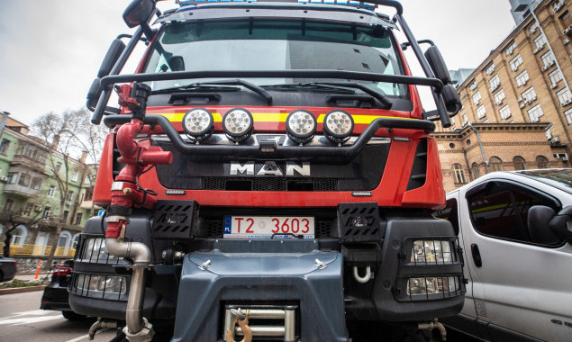 Київ отримав від іноземних партнерів ще один найсучасніший пожежний автомобіль