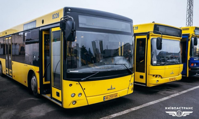 У Києві з маршрутів зняли додаткові автобуси після відновлення роботи метро