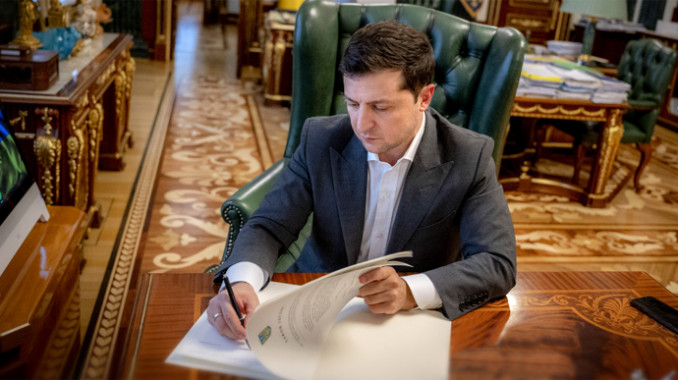 Зеленський підписав законопроект, який дозволяє ввозити в Україну генератори та Starlink без мита і ПДВ