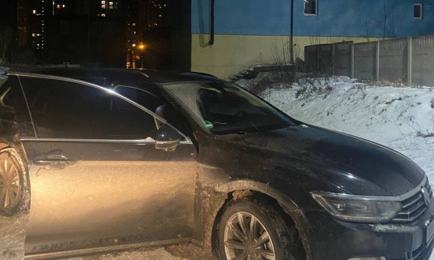 У Києві поліцейські затримали чоловіка, який намагався вкрасти авто у таксиста