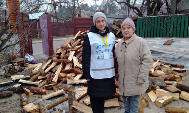 Жителі Гостомельської громади отримали дрова від благодійників