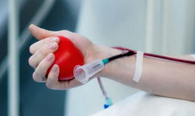 Сьогодні у Яготині проходить день донора, охочі можуть здати кров за винагороду