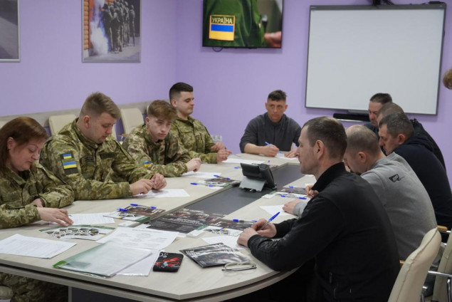 У 8 ЦНАПах Київщини можна записатися до штурмової бригади “Сталевий кордон”