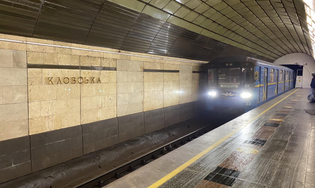 На столичній станції метро “Кловська” призупинено роботу комплексів самообслуговування