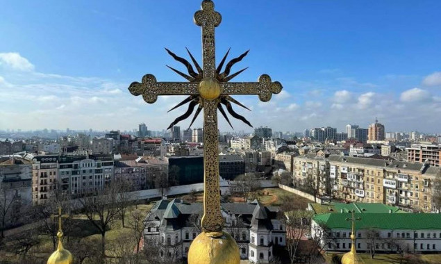 У Софії Київській перевірили на міцність головний купол та хрест 
