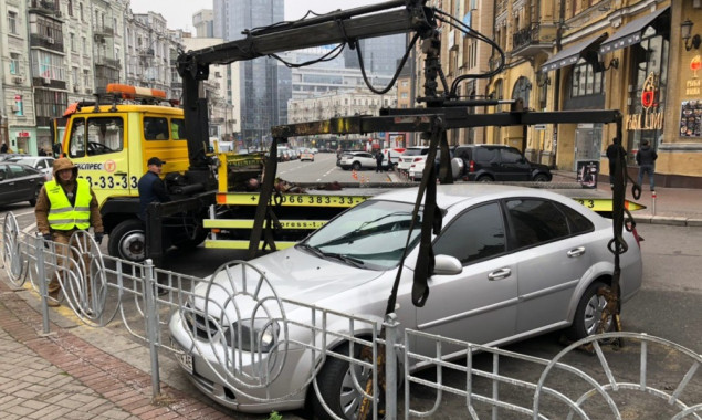 КМДА: Заборона евакуації автівок під час воєнного стану призведе до колапсу в центрі Києва