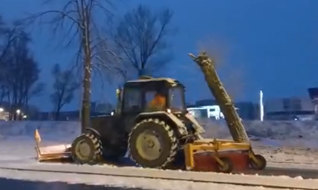 У Києві сніг: на дорогах столиці працюють комунальники