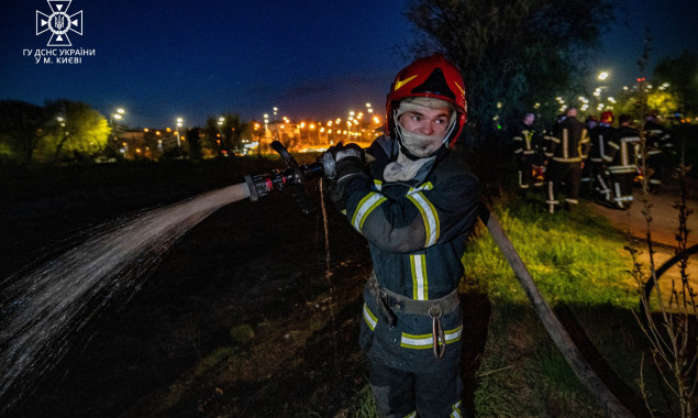 Пожежники приборкали великий вогонь на столичній Солом’янці