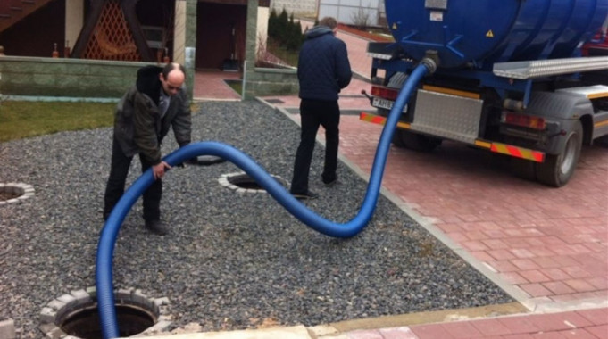 З відділків патрульної поліції Києва відкачують 240 кубометрів рідких нечистот