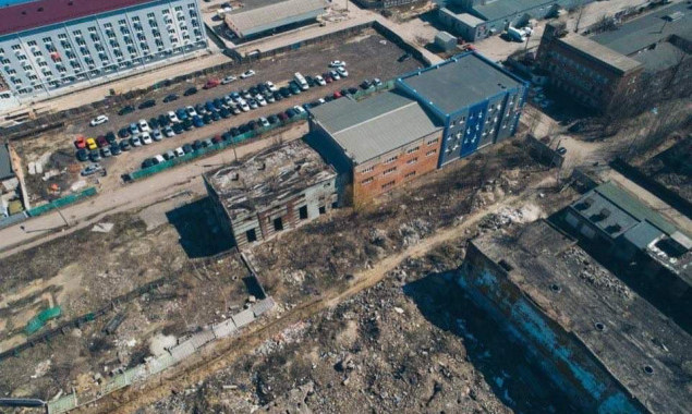 Ртутні землі заводу “Радикал” у Києві хочуть забудувати житлом “для військових”: слово за Кличком