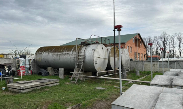 На Київщині викрили підпільну нафтобазу з пальним та обладнанням на 11 млн гривень (фото, відео)