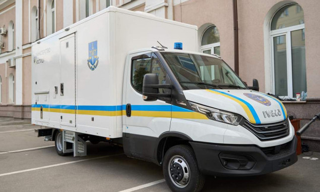 Франція передала Україні другу мобільну лабораторію ДНК для роботи у регіонах активних бойових дій