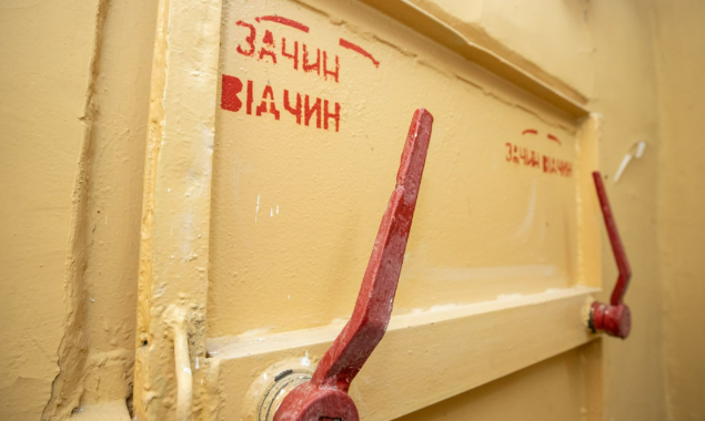Через скарги містян у Києві обіцяють перевірити та відкрити всі укриття