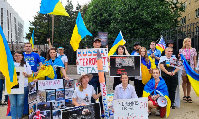 У Вашингтоні пікетували російське посольство, вимагаючи припинити воєнні злочини рф в Україні