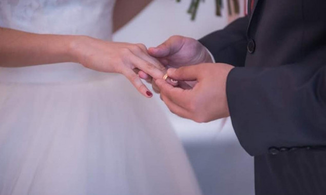 У Києві правоохоронці викрили “шлюбного” шахрая, який створював сайти з організації фейкових знайомств і побачень