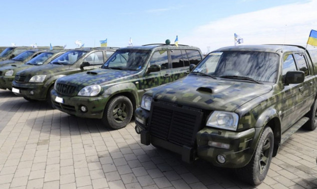 ДБР передало арештовані авто родичів Медведчука та Козака на потреби військових (відео)