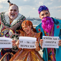 Солісти Київської опери влаштували фотосесію на наймоднішій локації Києва