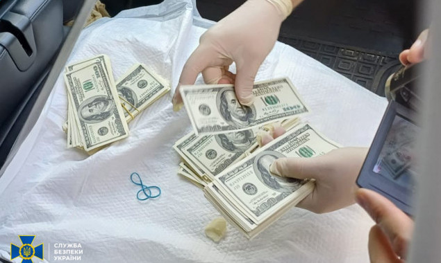 У Києві зловмисники планували продати пів мільйона підроблених доларів - СБУ