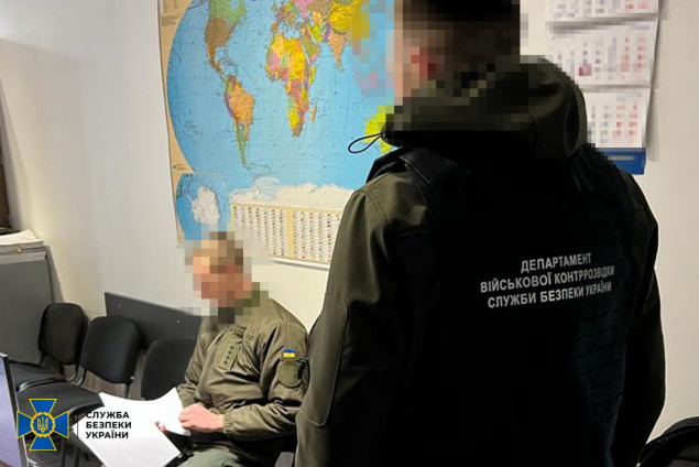Правоохоронці викрили командирів військової частини з Київщини, які присвоїли 14 млн гривень “бойових” премій