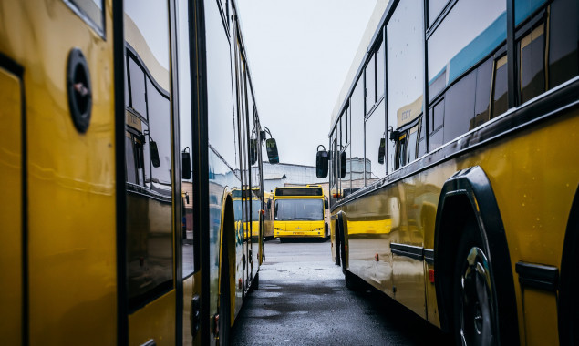 У Києві в суботу та неділю ярмарки змінять рух восьми автобусних маршрутів (схеми)