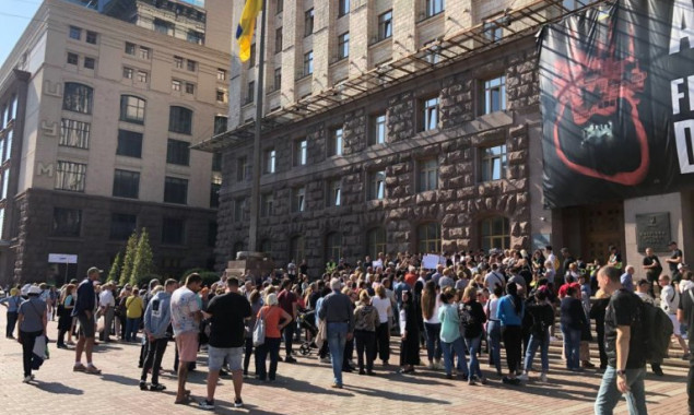 Торговцям-протестувальникам, чиї кіоски демонтували за рішенням ради оборони Києва, пропонують інші локації