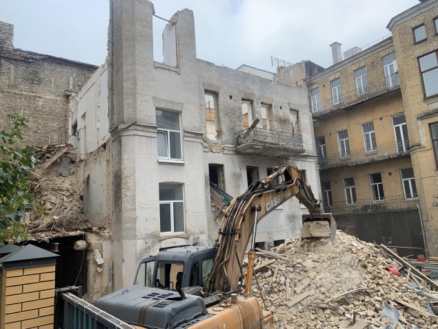 Мінкульт вимагає зупинити демонтаж будинку Київського повітового земства у столиці 