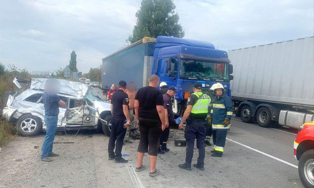 На північно-східному об’їзді Києва при зіткненні чотирьох автомобілів загинув чоловік 