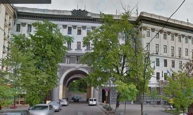Суд наклав арешт на реалізовану по заниженій вартості будівлю банку “Хрещатик” у центрі Києва