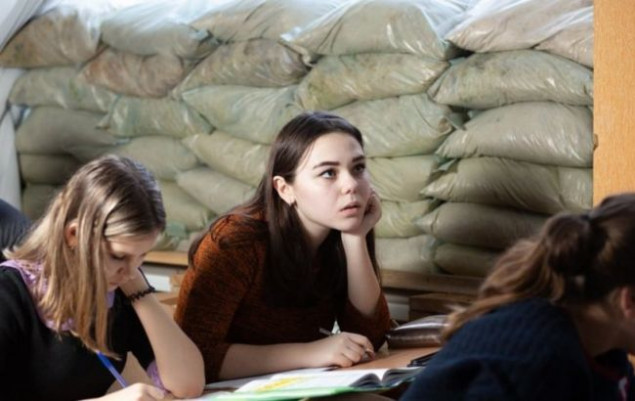 Половина українських шкіл цьогоріч не готові повністю навчати дітей у довоєнному форматі