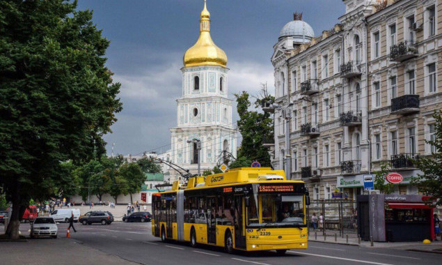 Рада оборони Києва не погодилась зняти заборону руху громадського транспорту під час повітряних тривог