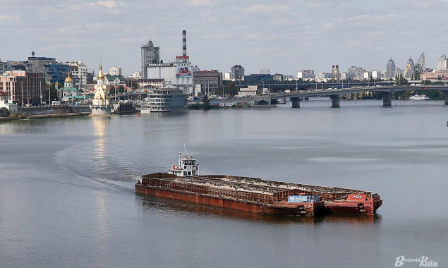 КМДА вказала судновласникам на алгоритм отримання дозволу на вихід суден на ріку Дніпро