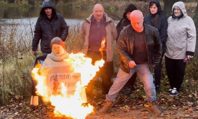 Екологічні активісти можуть потрапити за грати за спалення опудала депутатки Київради