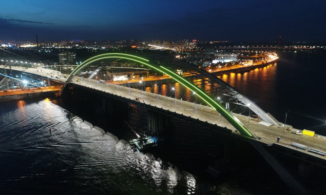 Другу чергу Подільсько-Воскресенського мостового переходу столична влада планує відкрити в середині 2024 року