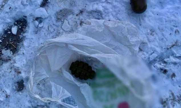 Біля смітника у Святошинському районі киянин знайшов гранати