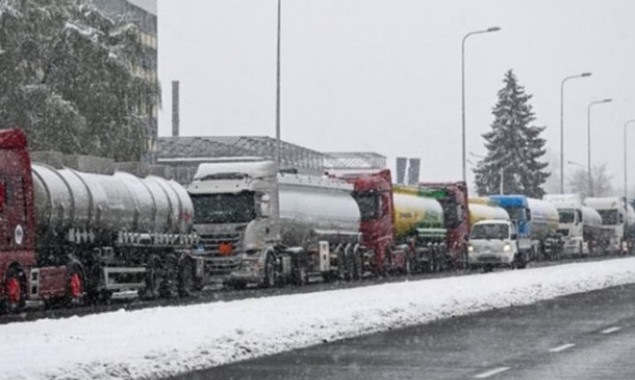 Румунська сторона розблокувала рух українських вантажівок у пункті пропуску “Вікову де Сус” - “Красноїльськ”