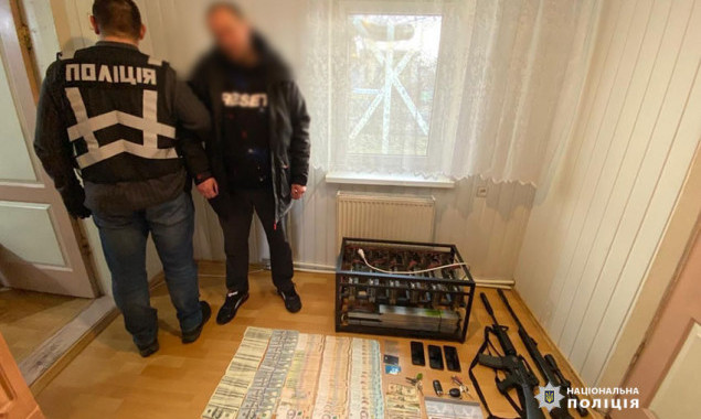 У Києві припинили діяльність наркоугруповання з річним прибутком у 100 млн гривень (фото, відео)