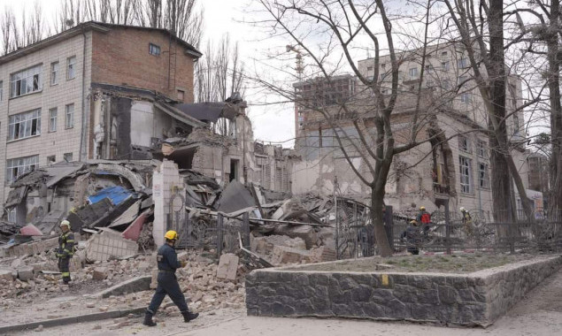 У Києві внаслідок авіаудару зруйновано частину художньої академії імені Бойчука: поранення отримали двоє людей