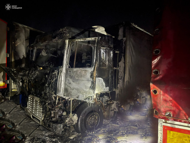 На Київщині внаслідок пожежі загинув водій вантажівки (фото)