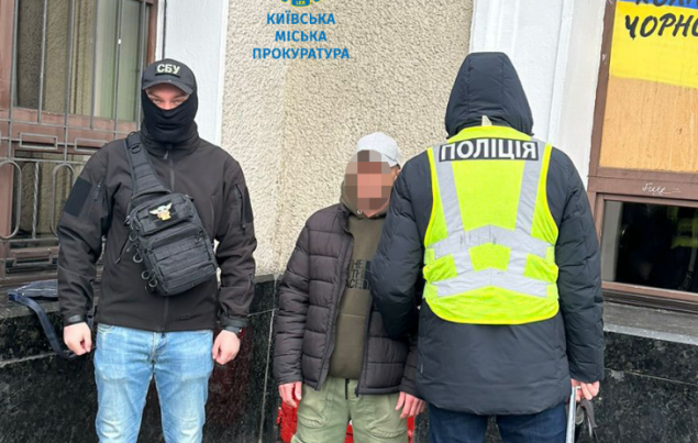 Столичні правоохоронці повідомили про підозру організаторам черговой схеми незаконного виїзду за кордон (фото)
