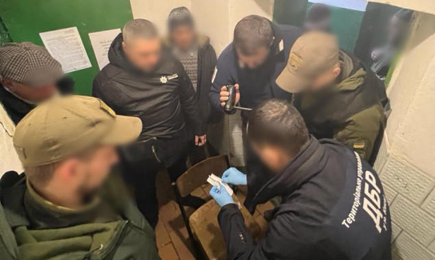 Інспектора Київського СІЗО викрили на постачанні канабіса арештантам
