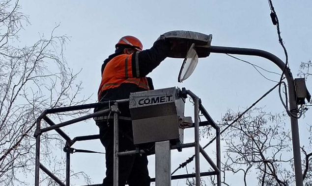 У лютому фахівці “Київміськсвітла” відремонтували 178 світильників та 2688 опор