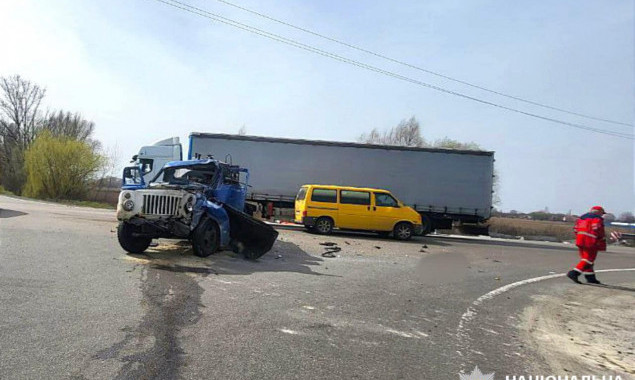 В Бориспільському районі в ДТП загинув водій, що не надав перевагу в русі великій вантажівці