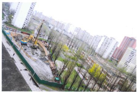 Строительный кран может упасть на детский сад в Киеве