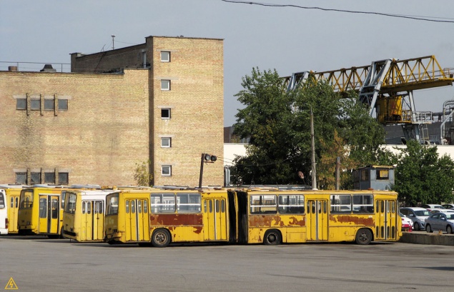 Киевсовет уничтожит коммунальный автопарк ради нового “Эпицентра”